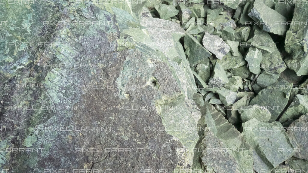 Traces de coupes au burin et perçage en surface