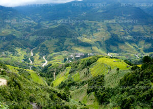 Vue arienne des rizières en terrasse de La Pan Than, village du nord du Vietnam dans le district de Mu Cang Chai