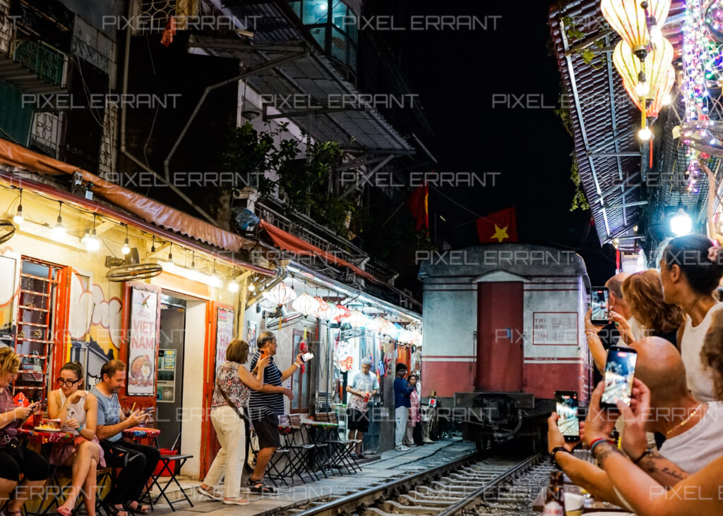 Le train s'éloigne