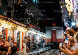Le train s'éloigne